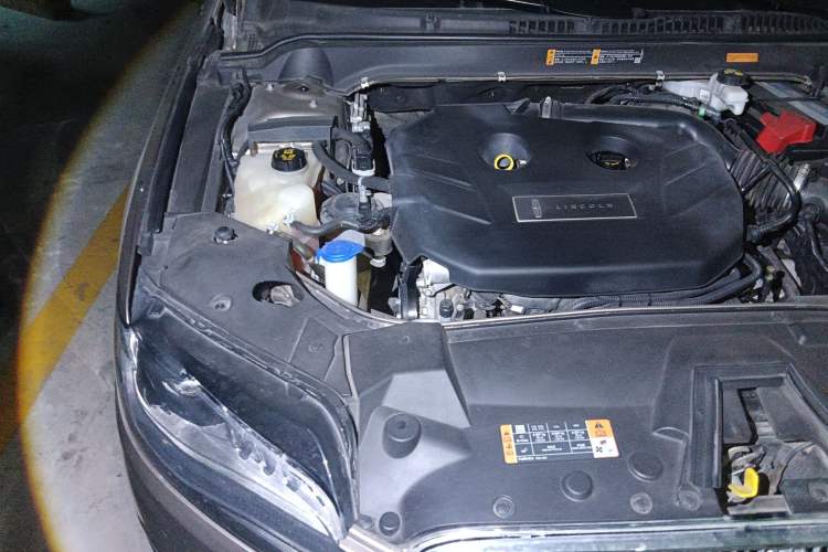 Used Lincoln MKZ 2018 2.0T Premium Edition Engine Bay Right