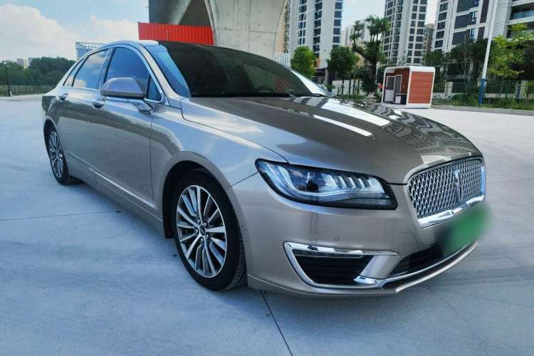 Used Lincoln MKZ 2018 2.0T Luxury Edition Front Right 45 Deg