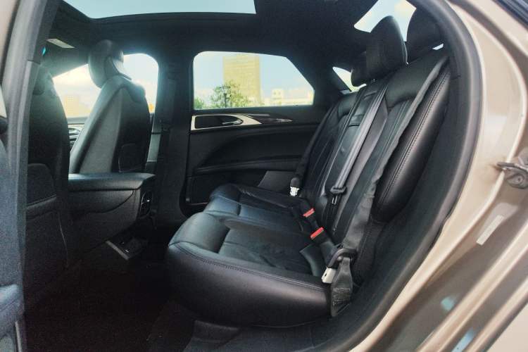 Used Lincoln MKZ 2018 2.0T Luxury Edition Left Rear Seat