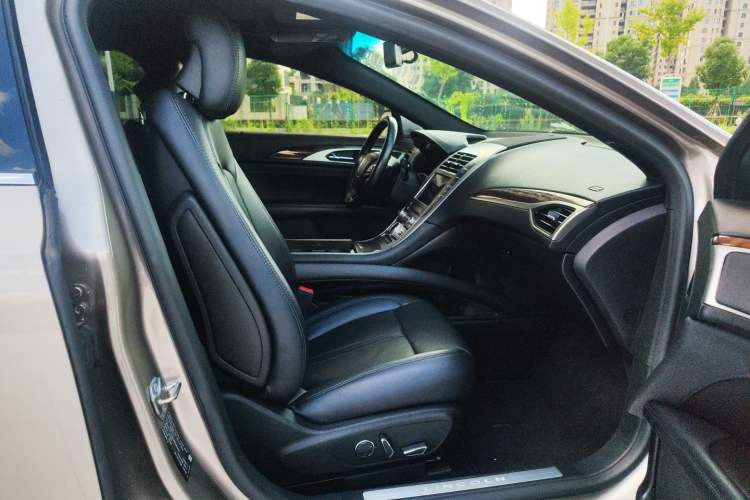 Used Lincoln MKZ 2018 2.0T Luxury Edition Right Front Seat