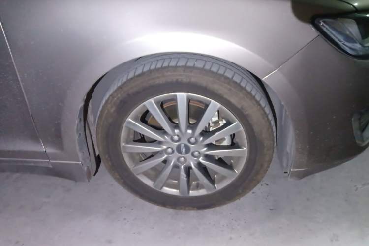 Used Lincoln MKZ 2018 2.0T Premium Edition Right Front Wheel Hub
