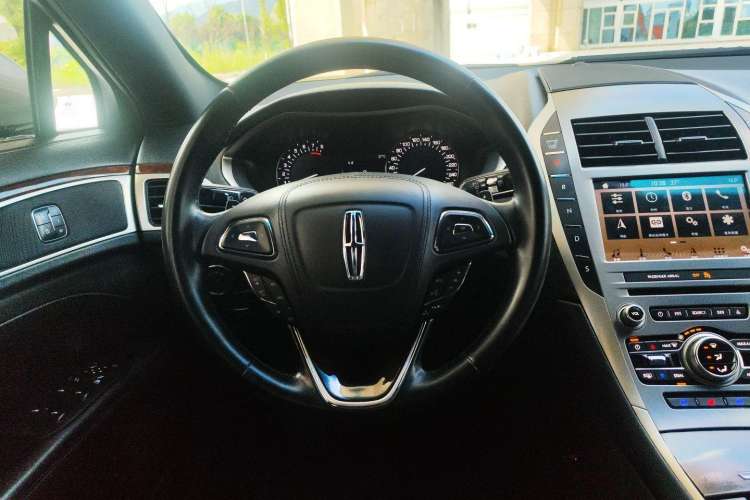 Used Lincoln MKZ 2018 2.0T Luxury Edition Steering Wheel