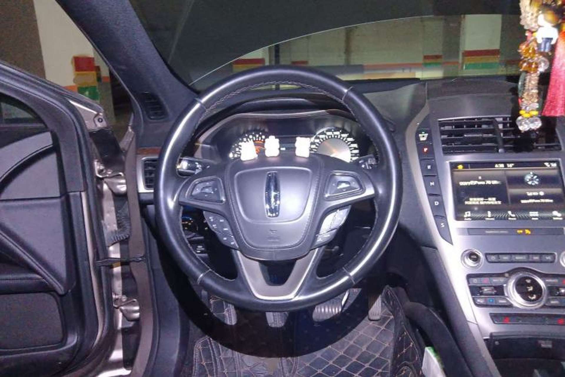 Used Lincoln MKZ 2018 2.0T Premium Edition Steering Wheel