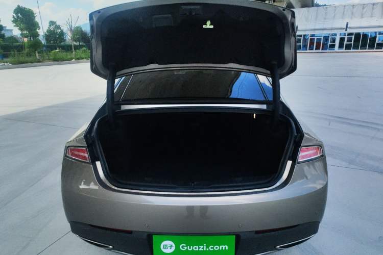 Used Lincoln MKZ 2018 2.0T Luxury Edition Trunk