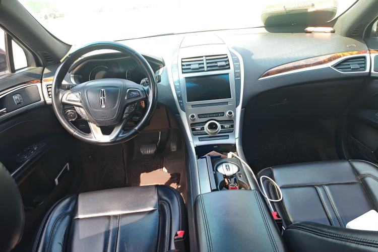 Used Lincoln MKZ 2018 2.0T Premium Edition Center Console