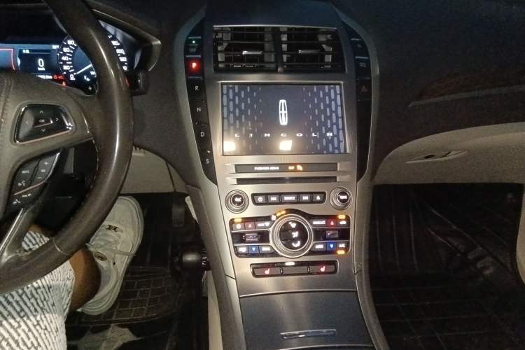 Used Lincoln MKZ 2018 2.0T Premium Edition Audio And AC Panel