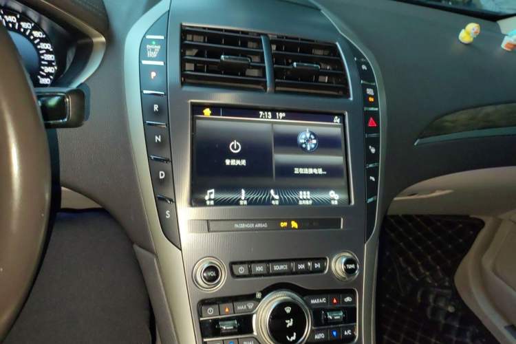 Used Lincoln MKZ 2018 2.0T Luxury Edition Audio And AC Panel