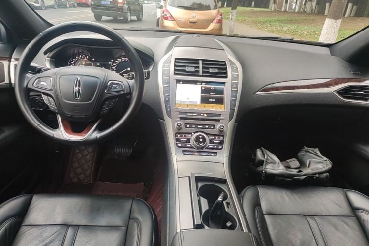 Used Lincoln MKZ 2018 2.0T Luxury Edition Center Console