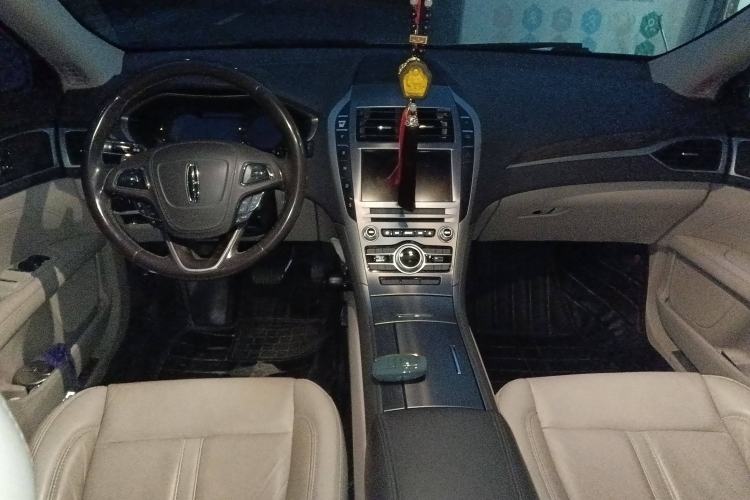 Used Lincoln MKZ 2018 2.0T Premium Edition Center Console