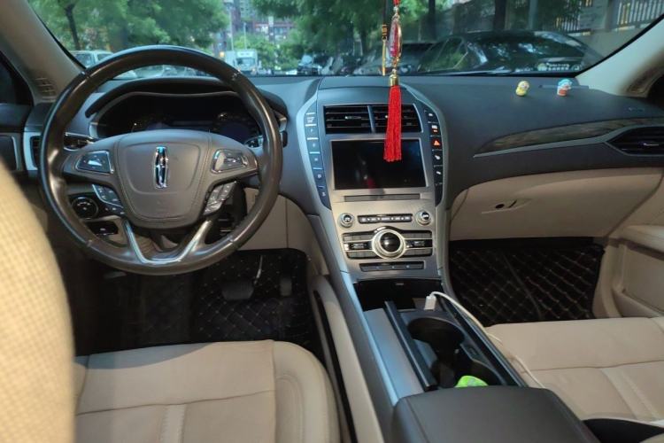 Used Lincoln MKZ 2018 2.0T Luxury Edition Center Console