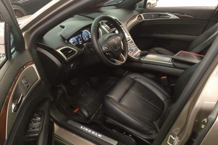 Used Lincoln MKZ 2018 2.0T Premium Edition Driver Seat