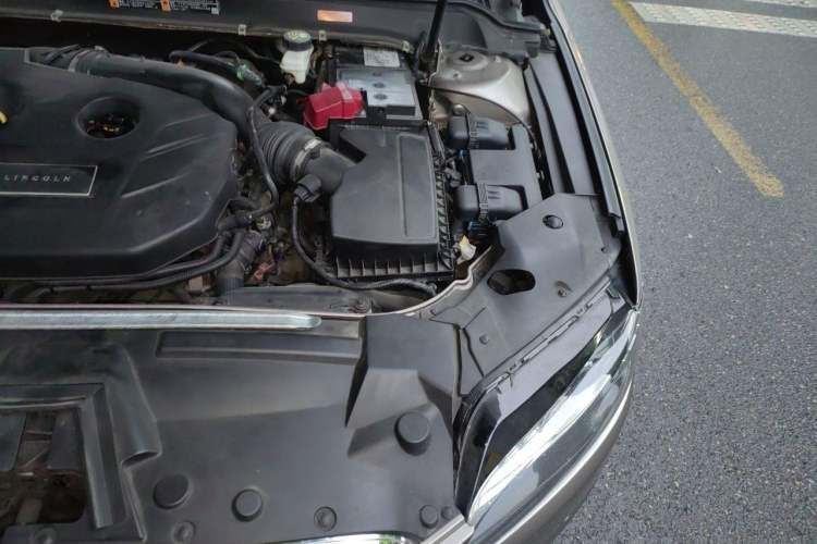Used Lincoln MKZ 2018 2.0T Luxury Edition Engine Bay Left