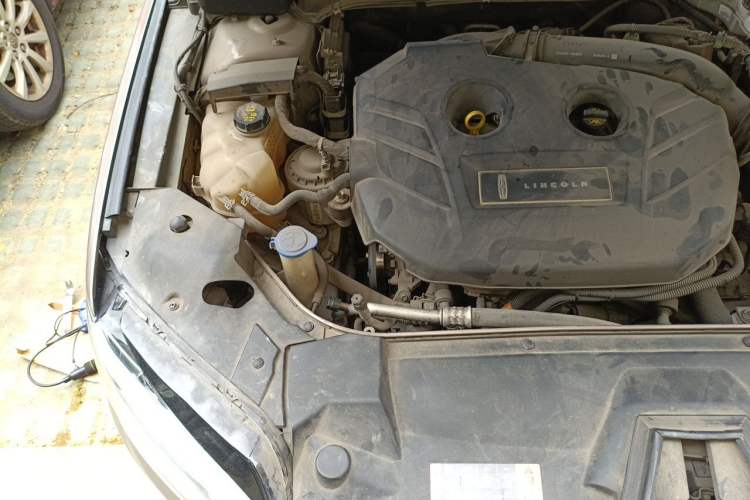 Used Lincoln MKZ 2018 2.0T Premium Edition Engine Bay Right