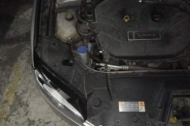 Used Lincoln MKZ 2018 2.0T Premium Edition Engine Bay Right