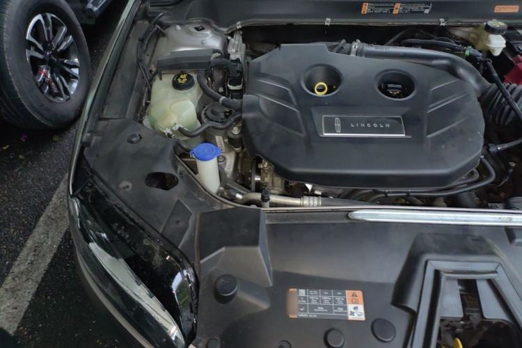 Used Lincoln MKZ 2018 2.0T Luxury Edition Engine Bay Right