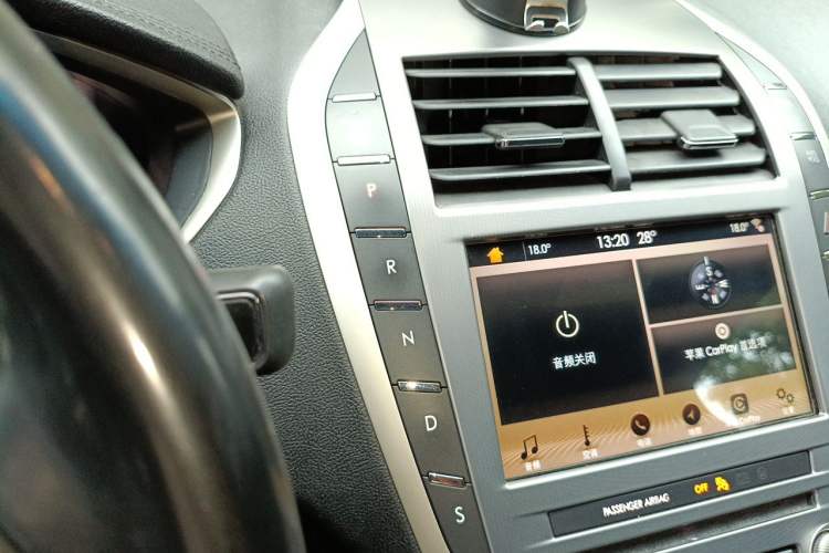 Used Lincoln MKZ 2018 2.0T Premium Edition Gear Lever