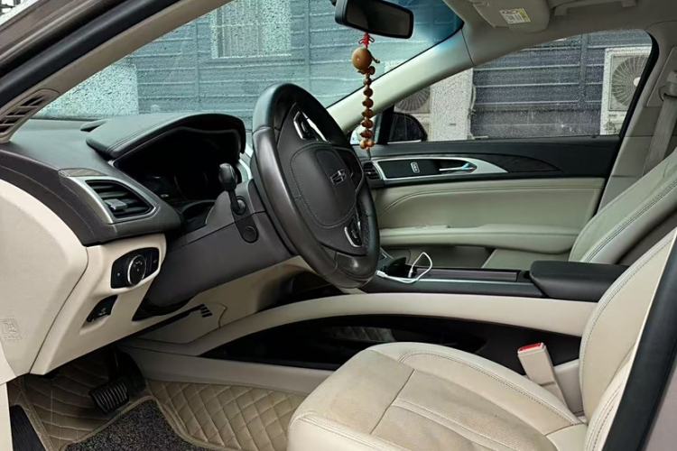 Used Lincoln MKZ 2018 2.0T Luxury Edition Interior 2