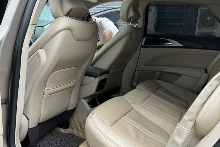 Used Lincoln MKZ 2018 2.0T Luxury Edition Interior 3