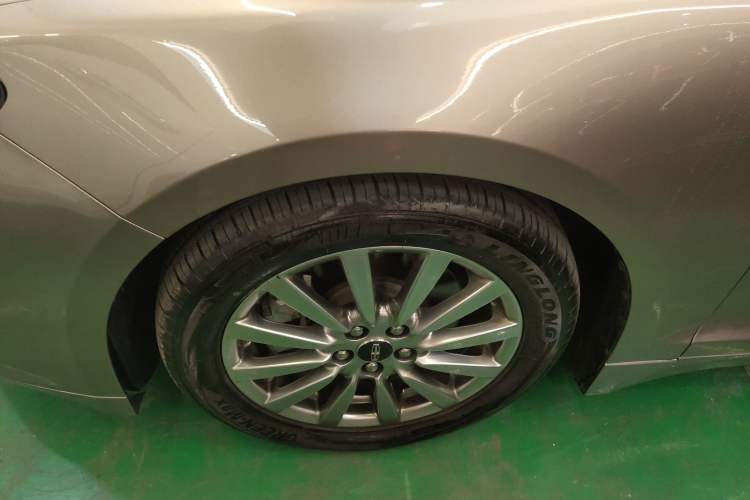 Used Lincoln MKZ 2018 2.0T Premium Edition Left Front Wheel Hub