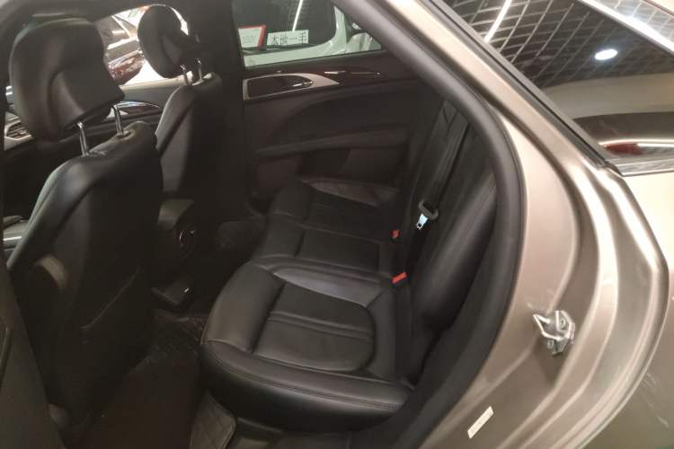Used Lincoln MKZ 2018 2.0T Premium Edition Left Rear Seat