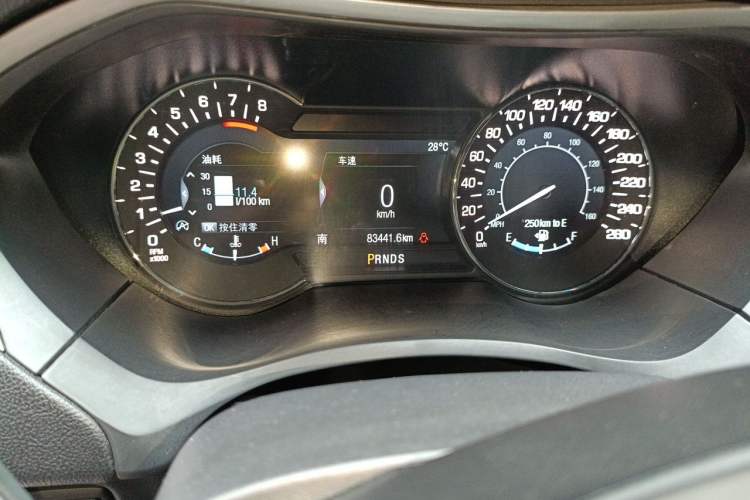 Used Lincoln MKZ 2018 2.0T Premium Edition Odometer Close Up