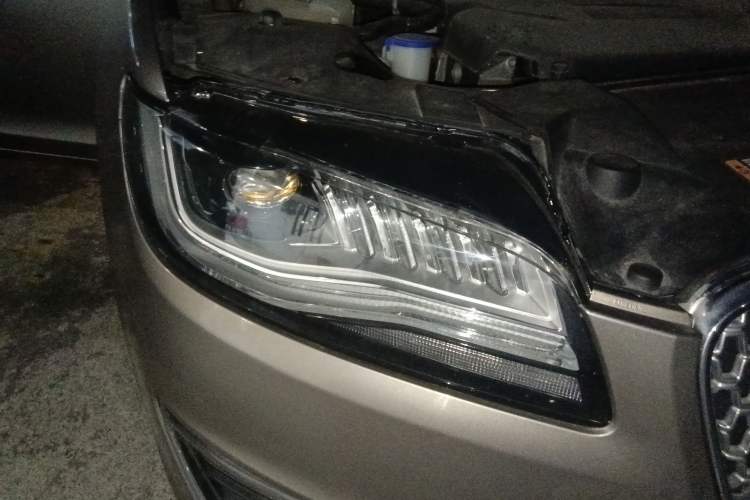 Used Lincoln MKZ 2018 2.0T Premium Edition Right Front Headlight