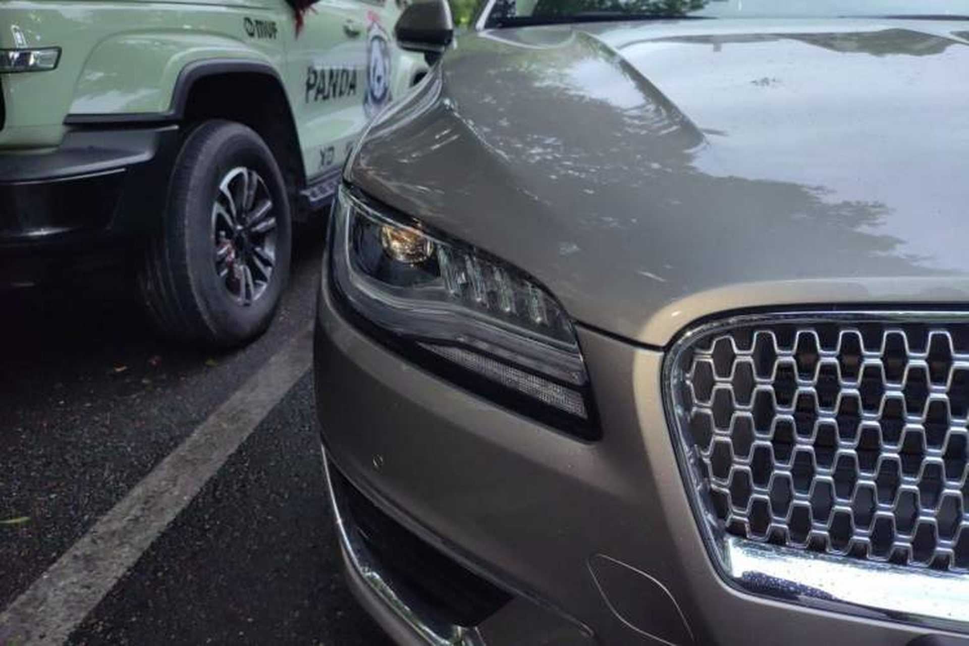Used Lincoln MKZ 2018 2.0T Luxury Edition Right Front Headlight