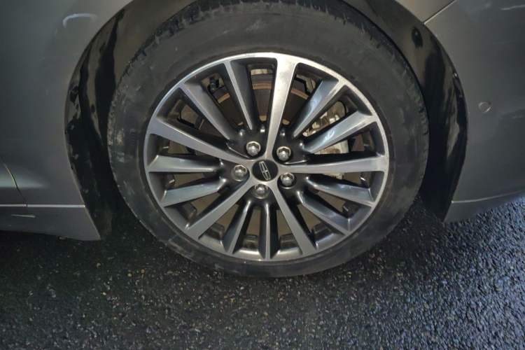 Used Lincoln MKZ 2018 2.0T Luxury Edition Right Front Wheel Hub