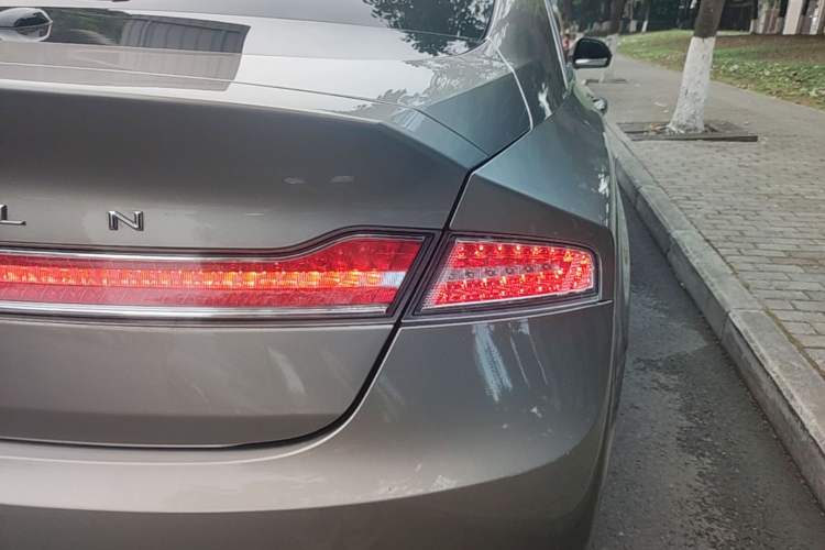 Used Lincoln MKZ 2018 2.0T Luxury Edition Right Rear Taillight