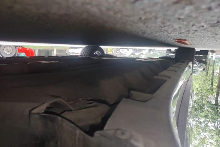 Used Lincoln MKZ 2018 2.0T Luxury Edition Right Side Sill