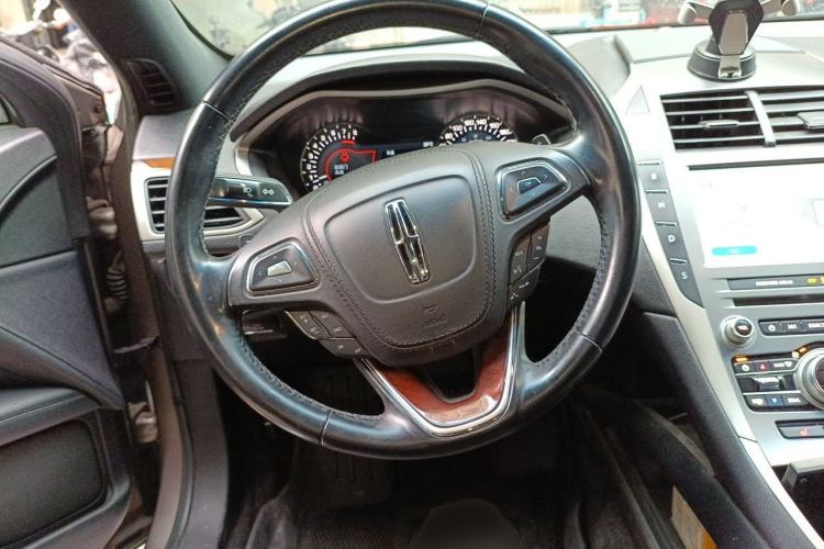 Used Lincoln MKZ 2018 2.0T Premium Edition Steering Wheel