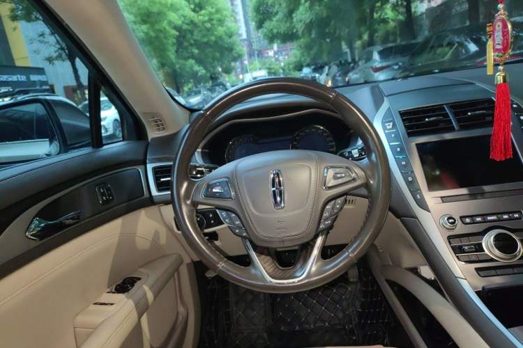 Used Lincoln MKZ 2018 2.0T Luxury Edition Steering Wheel