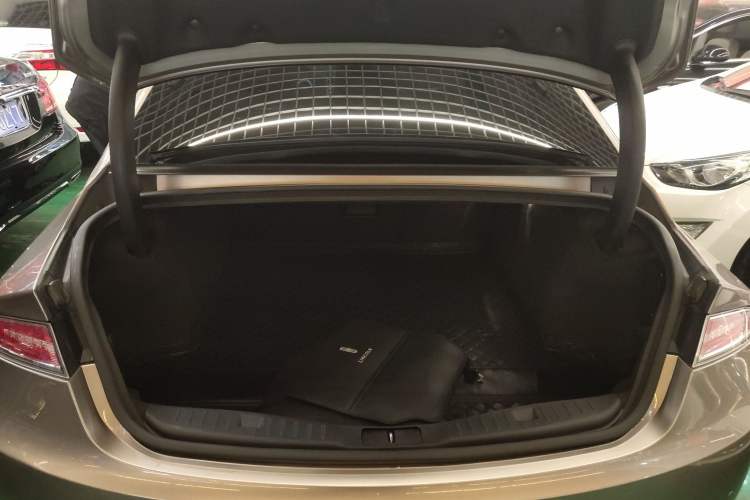 Used Lincoln MKZ 2018 2.0T Premium Edition Trunk