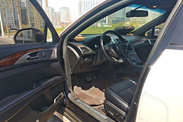 Used Lincoln MKZ 2018 2.0T Premium Edition Driver Seat