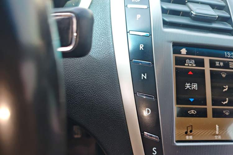 Used Lincoln MKZ 2018 2.0T Premium Edition Gear Lever