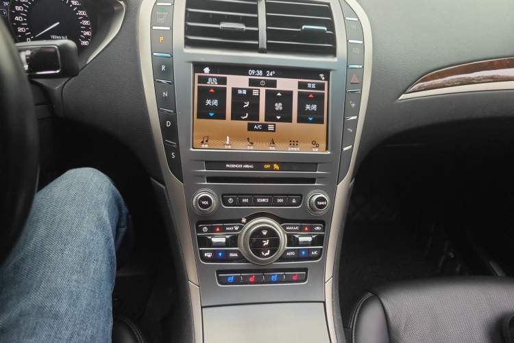 Used Lincoln MKZ 2018 2.0T Luxury Edition Audio And AC Panel