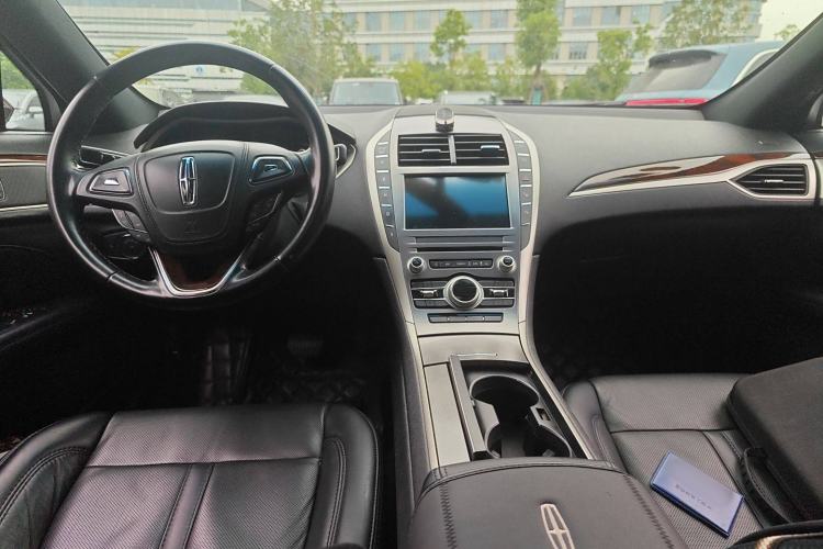Used Lincoln MKZ 2018 2.0T Luxury Edition Center Console