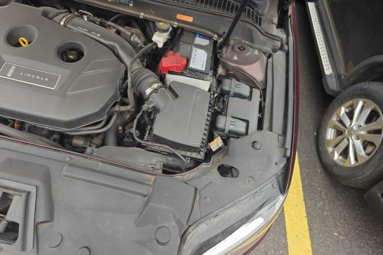 Used Lincoln MKZ 2018 2.0T Luxury Edition Engine Bay Left