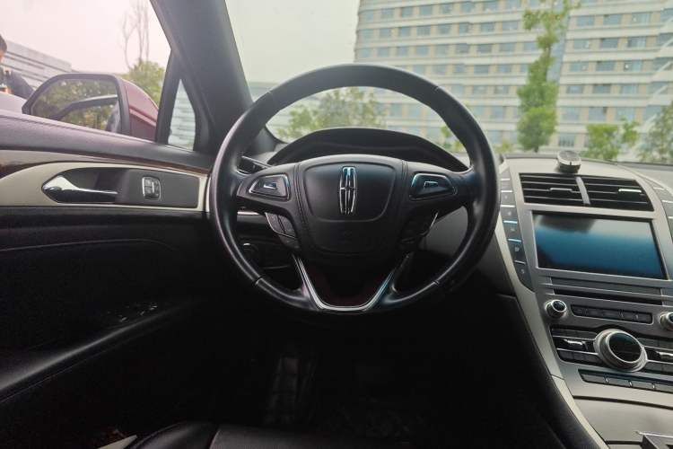 Used Lincoln MKZ 2018 2.0T Luxury Edition Steering Wheel