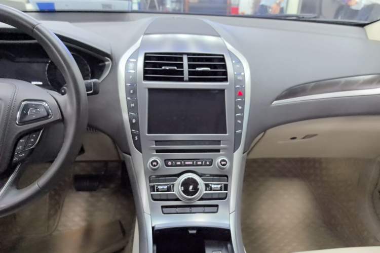 Used Lincoln MKZ 2018 2.0T Luxury Edition Audio And AC Panel