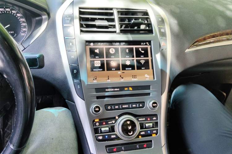 Used Lincoln MKZ 2018 2.0T Premium Edition Audio And AC Panel