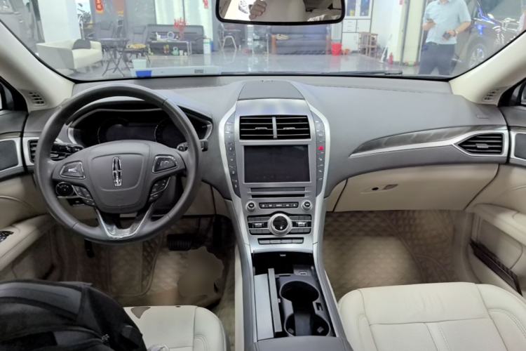 Used Lincoln MKZ 2018 2.0T Luxury Edition Center Console