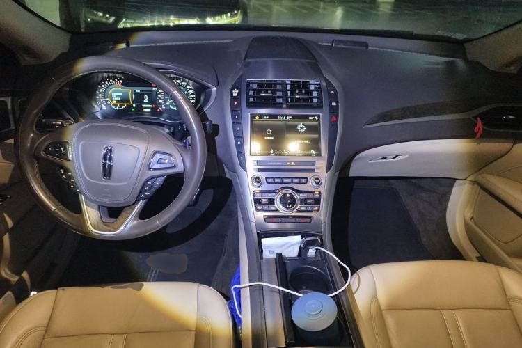 Used Lincoln MKZ 2018 2.0T Premium Edition Center Console