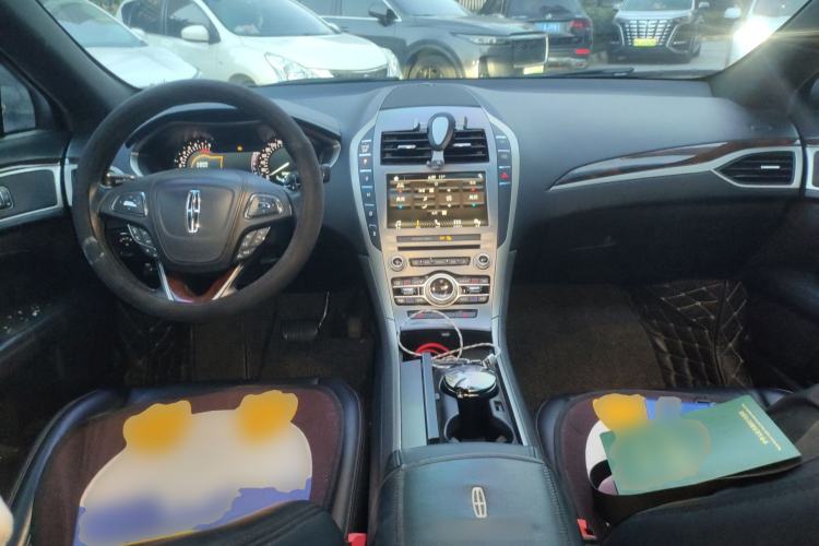 Used Lincoln MKZ 2018 2.0T Premium Edition Center Console