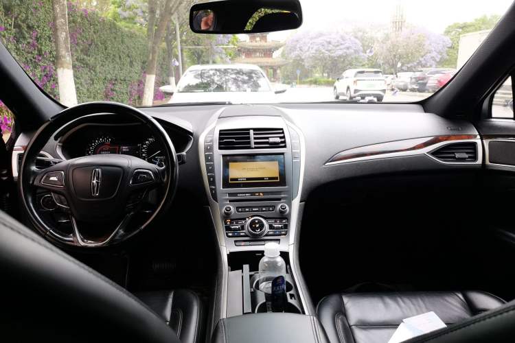 Used Lincoln MKZ 2018 2.0T Premium Edition Center Console