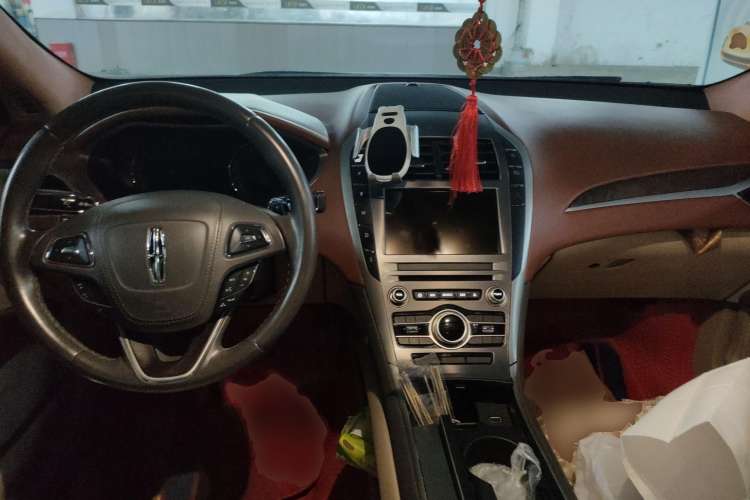 Used Lincoln MKZ 2018 2.0T Premium Edition Center Console