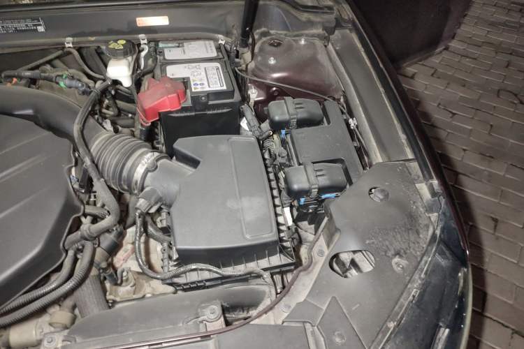 Used Lincoln MKZ 2018 2.0T Premium Edition Engine Bay Left