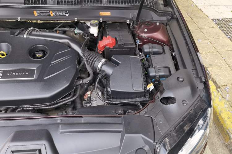Used Lincoln MKZ 2018 2.0T Premium Edition Engine Bay Left