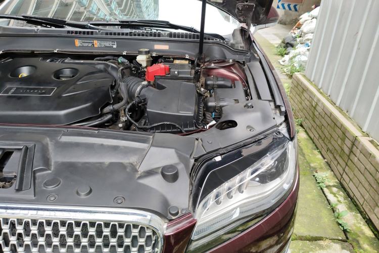 Used Lincoln MKZ 2018 2.0T Premium Edition Engine Bay Left