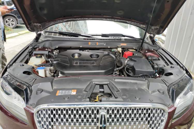 Used Lincoln MKZ 2018 2.0T Premium Edition Engine Bay